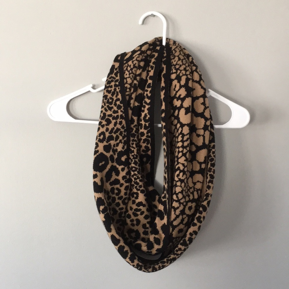 NWT MICHAEL KORS CHEETAH INFINITY SCARF LOGO